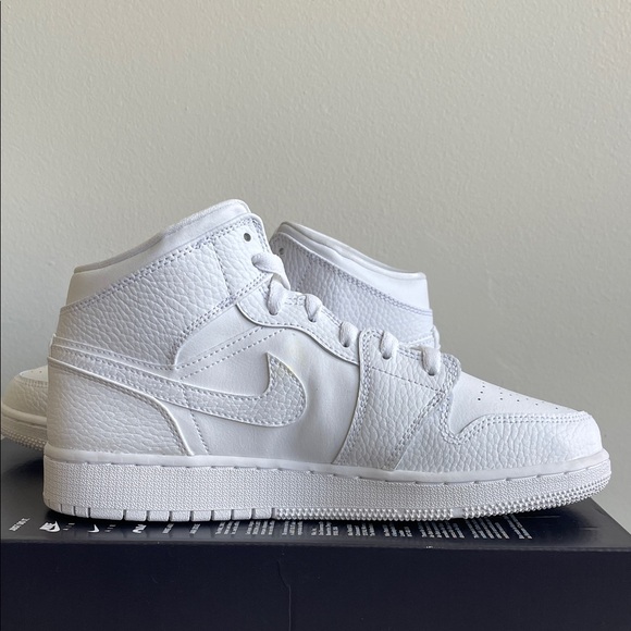 Nike Air Jordan 1 Rose Custom - Picture 5 of 8